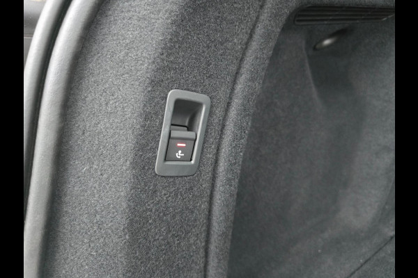 Audi A4 AVANT 40 TFSI S edition Competition B&O/Pano/Massage/Trekhaak