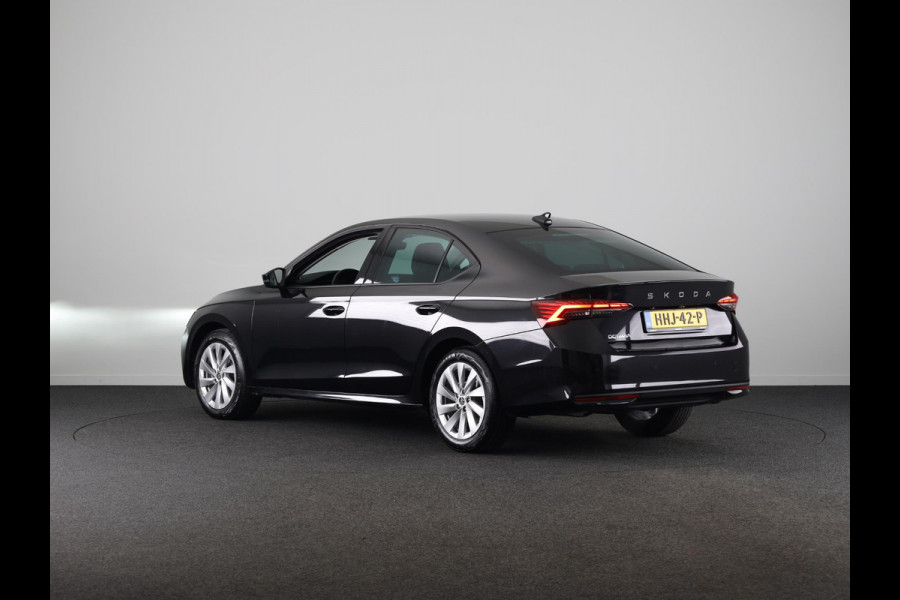 Škoda Octavia Business Edition 1.5 TSI M-HEV 115pk DSG 115pk DSG | Private lease vanaf 731,-- | Parkeercamera | 17 inch Lichtmetalen velgen |  Verwarmbare voorstoelen | 13 inch display | Adaptieve Cruise Control