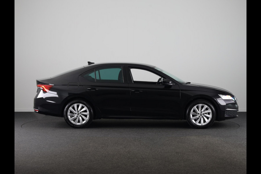 Škoda Octavia Business Edition 1.5 TSI M-HEV 115pk DSG 115pk DSG | Private lease vanaf 731,-- | Parkeercamera | 17 inch Lichtmetalen velgen |  Verwarmbare voorstoelen | 13 inch display | Adaptieve Cruise Control