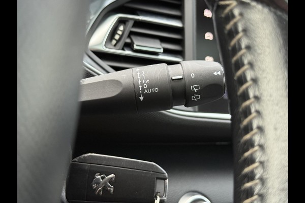 Peugeot 308 1.2 PureTech Blue Lease Executive 2e Eigenaar,Pano,Navi,110pk,Dealer Onderhouden,Clima,Cruise,Pdc V+A,Distributie vv 11-2024,N.A.P,Lm velgen,Apk tot 04-2026