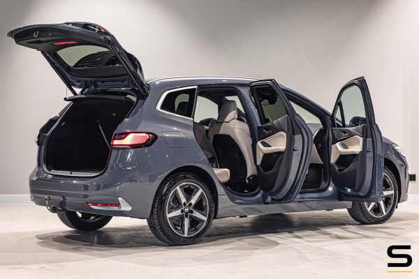 BMW 2 Serie Active Tourer 220i|NAP|Trekhaak|Leder|HUD|1eig