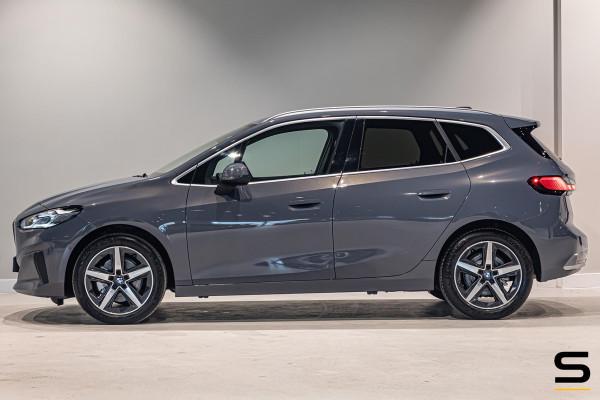 BMW 2 Serie Active Tourer 220i|NAP|Trekhaak|Leder|HUD|1eig