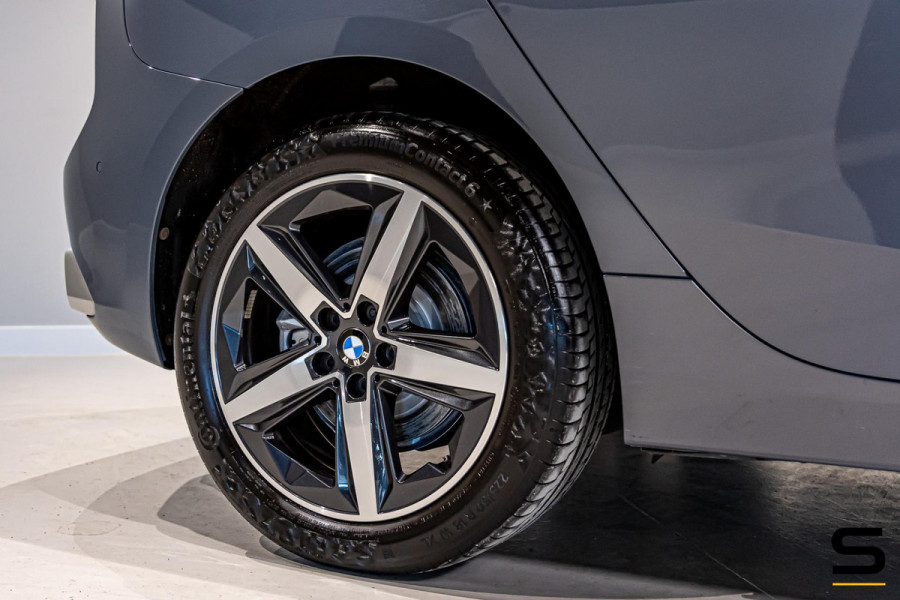 BMW 2 Serie Active Tourer 220i|NAP|Trekhaak|Leder|HUD|1eig