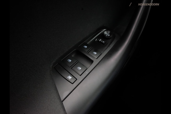 Opel Astra 1.2 Sportive edition 130PK (APPLE CARPLAY,LED,CAMERA,NAVIGATIE,SPORTSTOELEN,CLIMATE,CRUISE,PARKEERSENSOREN,LM-VELGEN)