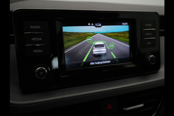 Škoda Kamiq 1.0 TSI 110pk Ambition Navi via app Camera Cruise Lm velgen 147