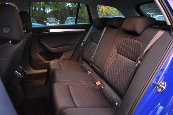 Škoda Superb Combi iV 218PK DSG HYBRID BUSINESS VIRTUAL/NAVI/TREKHAAK