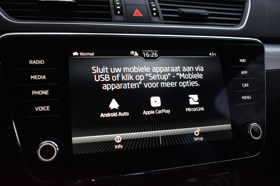 Škoda Superb Combi iV 218PK DSG HYBRID BUSINESS VIRTUAL/NAVI/TREKHAAK