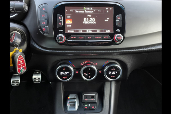 Alfa Romeo Giulietta 1.4 Turbo Sport | 18" Velgen | Carbon kit