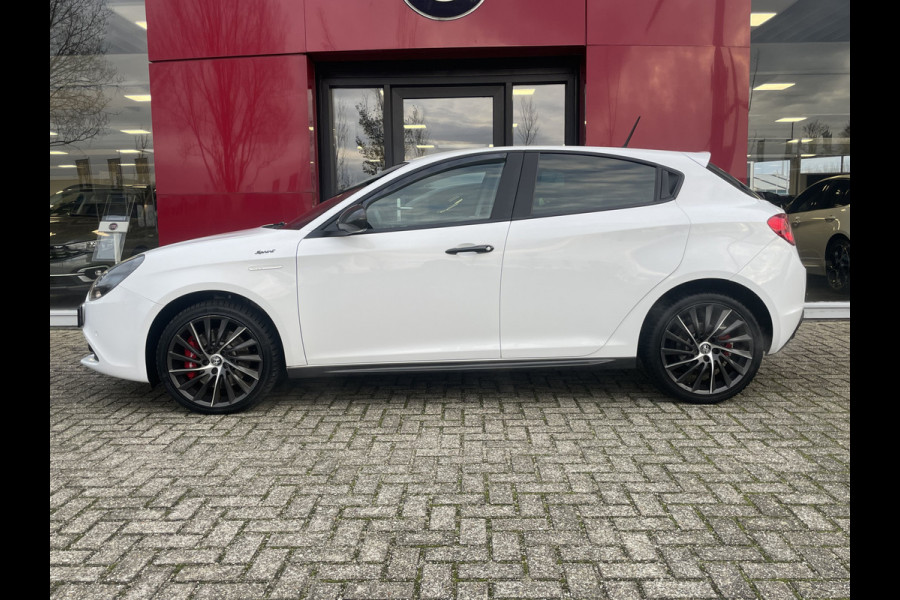 Alfa Romeo Giulietta 1.4 Turbo Sport | 18" Velgen | Carbon kit