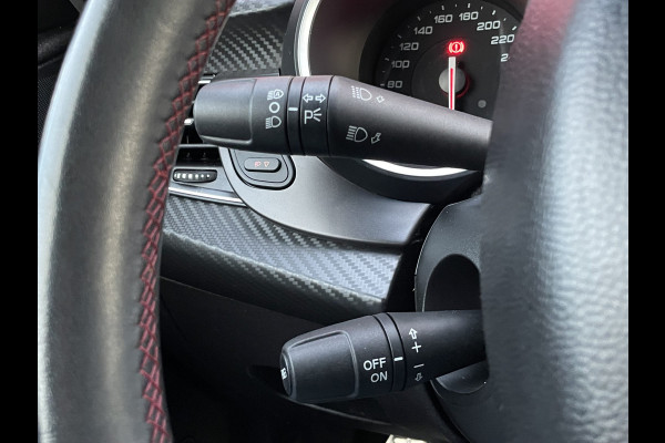 Alfa Romeo Giulietta 1.4 Turbo Sport | 18" Velgen | Carbon kit