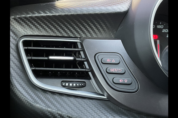 Alfa Romeo Giulietta 1.4 Turbo Sport | 18" Velgen | Carbon kit