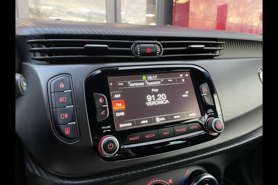 Alfa Romeo Giulietta 1.4 Turbo Sport | 18" Velgen | Carbon kit