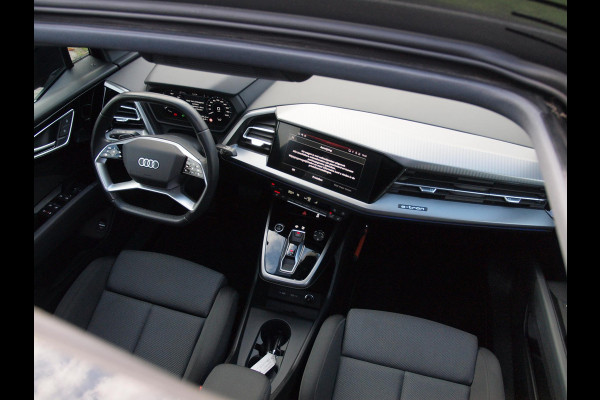 Audi Q4 e-tron 40 Launch edition Advanced Plus 77 kWh | Panoramadak | Camera | Trekhaak | Sfeerverlichting | Apple Carplay |