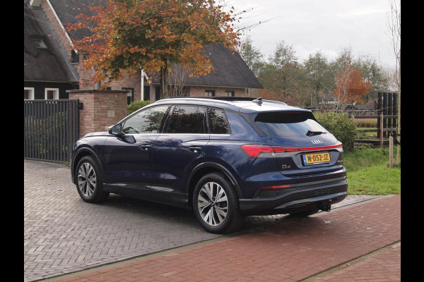 Audi Q4 e-tron 40 Launch edition Advanced Plus 77 kWh | Panoramadak | Camera | Trekhaak | Sfeerverlichting | Apple Carplay |