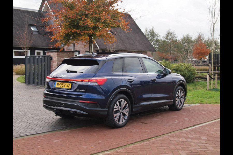 Audi Q4 e-tron 40 Launch edition Advanced Plus 77 kWh | Panoramadak | Camera | Trekhaak | Sfeerverlichting | Apple Carplay |