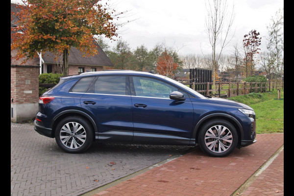 Audi Q4 e-tron 40 Launch edition Advanced Plus 77 kWh | Panoramadak | Camera | Trekhaak | Sfeerverlichting | Apple Carplay |