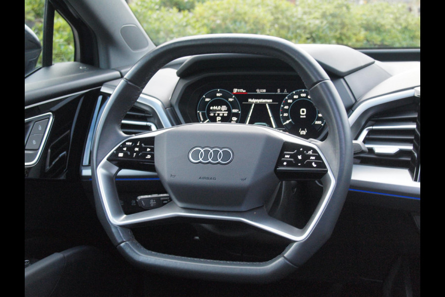 Audi Q4 e-tron 40 Launch edition Advanced Plus 77 kWh | Panoramadak | Camera | Trekhaak | Sfeerverlichting | Apple Carplay |