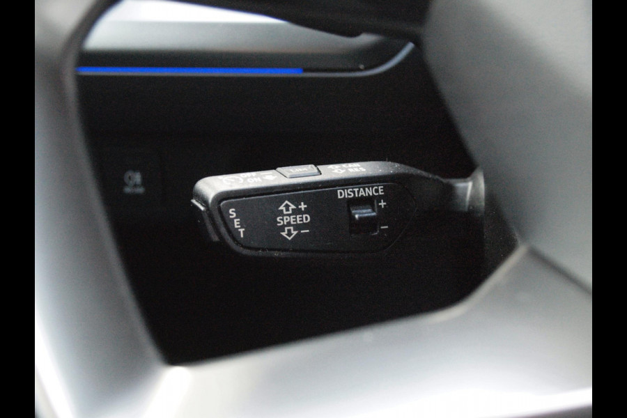 Audi Q4 e-tron 40 Launch edition Advanced Plus 77 kWh | Panoramadak | Camera | Trekhaak | Sfeerverlichting | Apple Carplay |