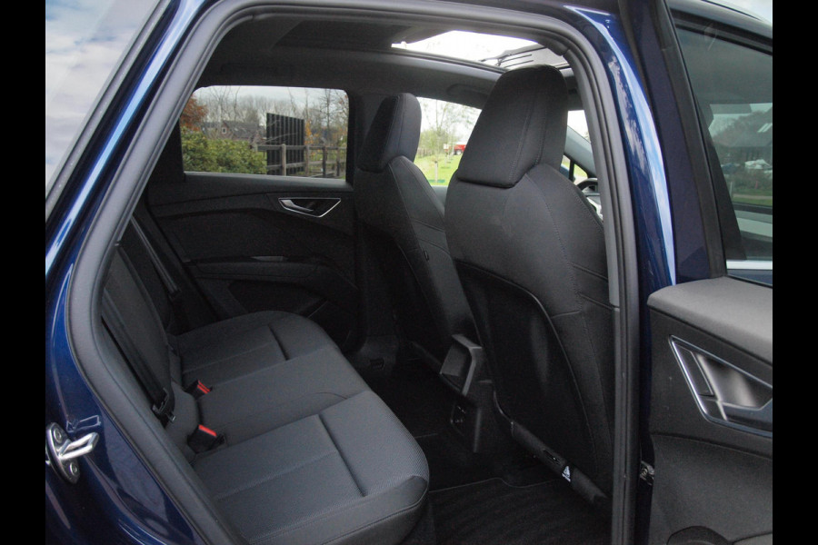 Audi Q4 e-tron 40 Launch edition Advanced Plus 77 kWh | Panoramadak | Camera | Trekhaak | Sfeerverlichting | Apple Carplay |