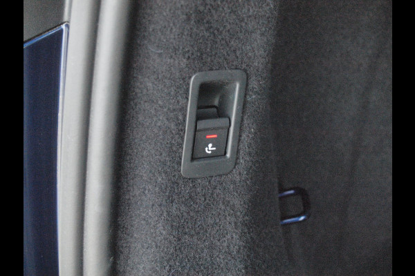 Audi Q4 e-tron 40 Launch edition Advanced Plus 77 kWh | Panoramadak | Camera | Trekhaak | Sfeerverlichting | Apple Carplay |