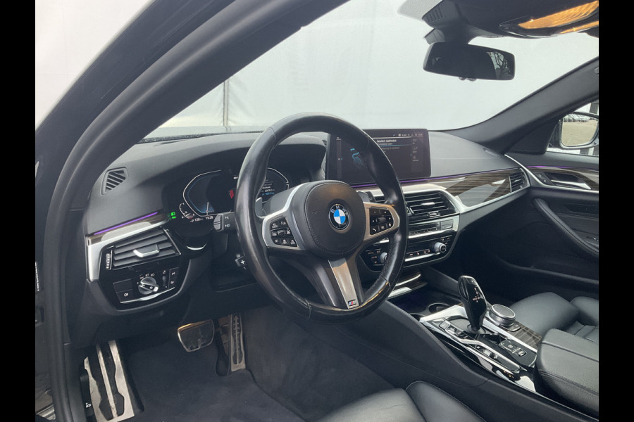 BMW 5 Serie Touring 530e xDrive M-sport HUD Laser Memory 4wielsturing Pano Business Edition Plus