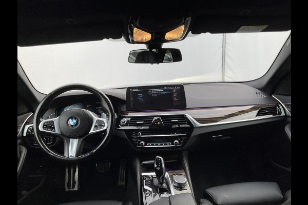 BMW 5 Serie Touring 530e xDrive M-sport HUD Laser Memory 4wielsturing Pano Business Edition Plus