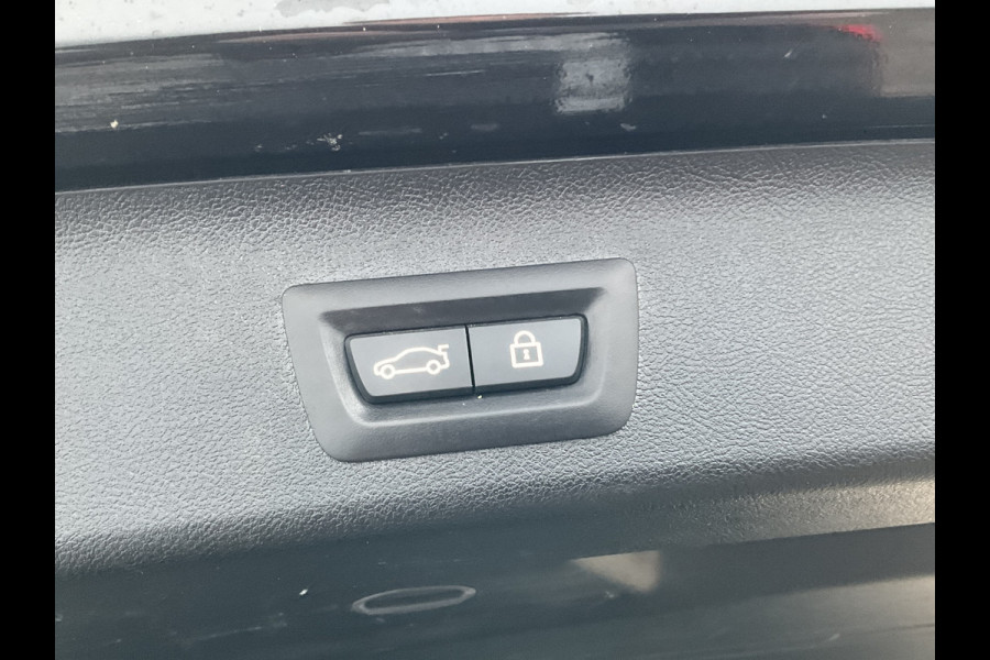 BMW 5 Serie Touring 530e xDrive M-sport HUD Laser Memory 4wielsturing Pano Business Edition Plus