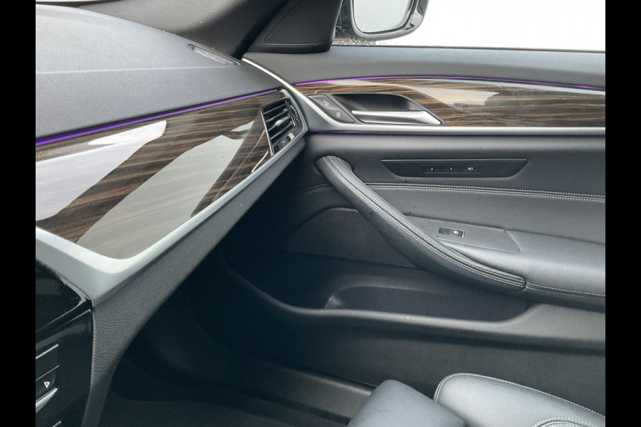 BMW 5 Serie Touring 530e xDrive M-sport HUD Laser Memory 4wielsturing Pano Business Edition Plus