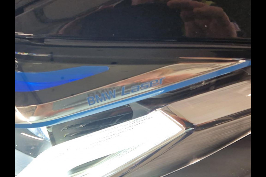 BMW 5 Serie Touring 530e xDrive M-sport HUD Laser Memory 4wielsturing Pano Business Edition Plus