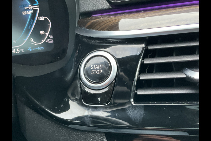 BMW 5 Serie Touring 530e xDrive M-sport HUD Laser Memory 4wielsturing Pano Business Edition Plus