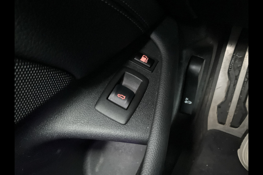 BMW 5 Serie Touring 530e xDrive M-sport HUD Laser Memory 4wielsturing Pano Business Edition Plus