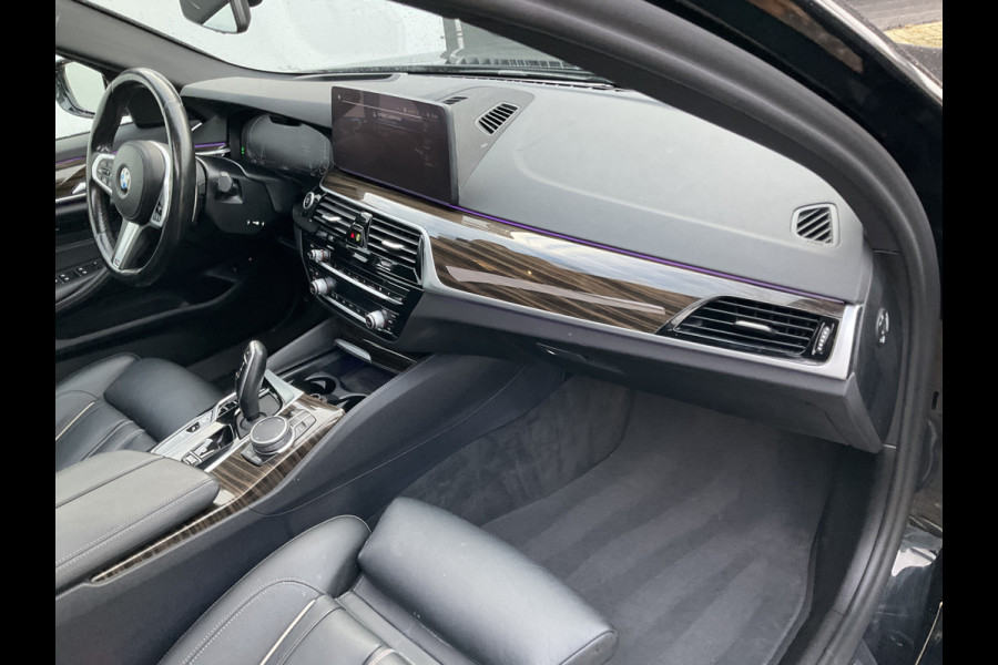 BMW 5 Serie Touring 530e xDrive M-sport HUD Laser Memory 4wielsturing Pano Business Edition Plus