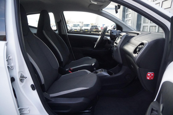 Toyota Aygo 1.0 VVT-i x-play Automaat + DEALER ONDERHOUDEN / CAMERA / APPLE CARPLAY