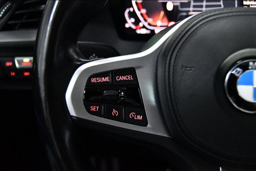 BMW 1-serie 118i High Executive, Pano, Sfeerverlichting, Applecarplay