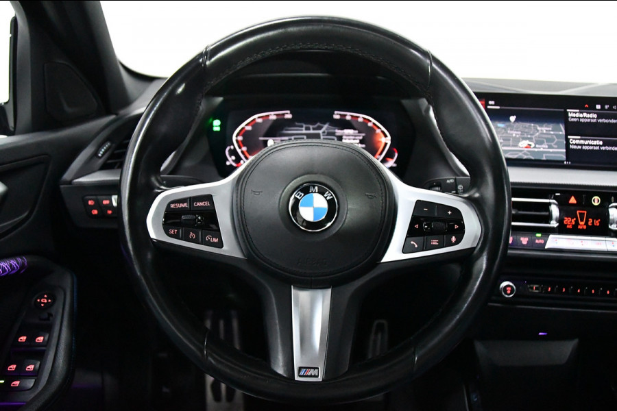 BMW 1-serie 118i High Executive, Pano, Sfeerverlichting, Applecarplay