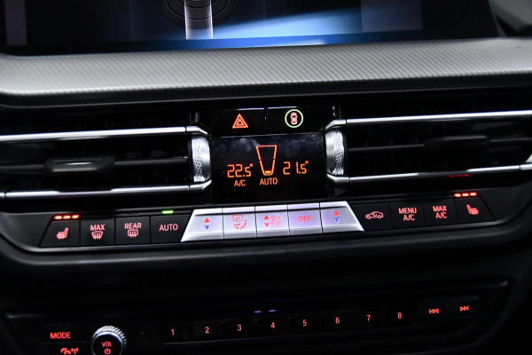 BMW 1-serie 118i High Executive, Pano, Sfeerverlichting, Applecarplay
