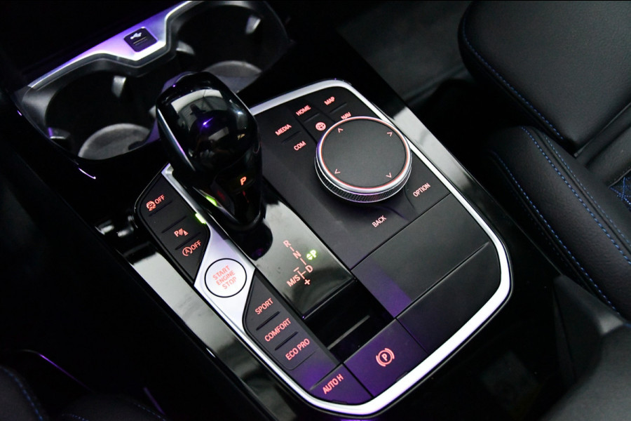 BMW 1-serie 118i High Executive, Pano, Sfeerverlichting, Applecarplay