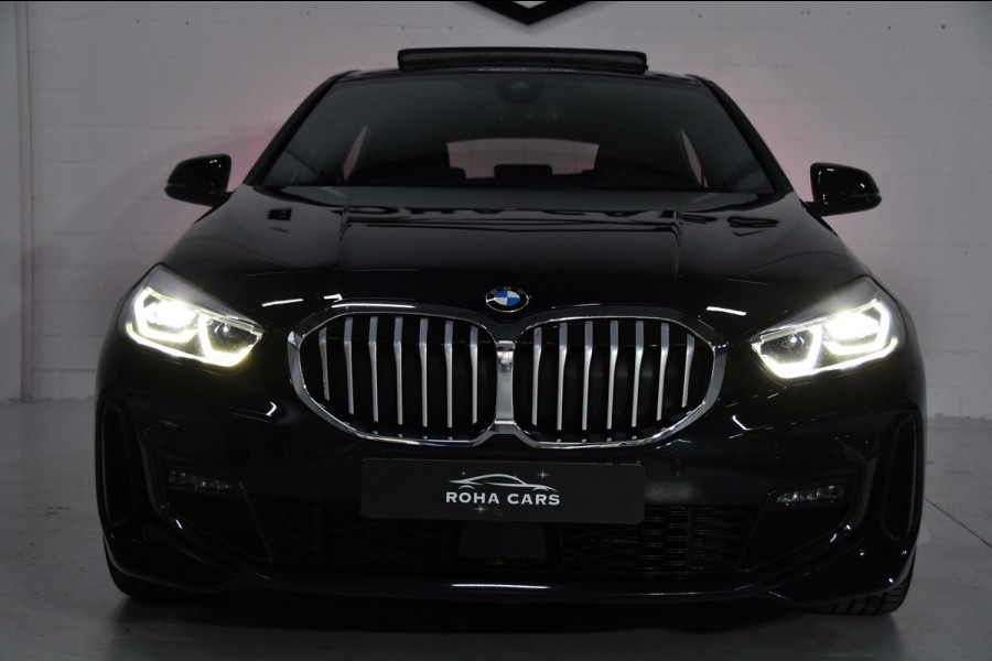 BMW 1-serie 118i High Executive, Pano, Sfeerverlichting, Applecarplay