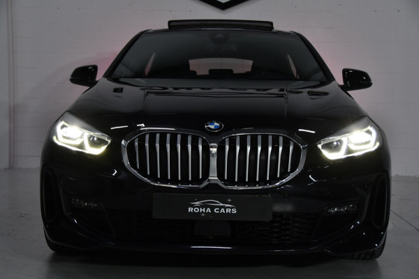 BMW 1-serie 118i High Executive, Pano, Sfeerverlichting, Applecarplay