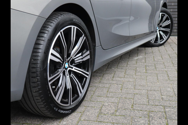 BMW 3 Serie Touring 318i Executive Luxury Line Automaat / Live Cockpit Professional / Trekhaak / Elektrisch Verstelbare Sportstoelen / LED / 18 Inch / Leder / Hifi / Chrome Line / DAB / Parkeersensoren voor+achter