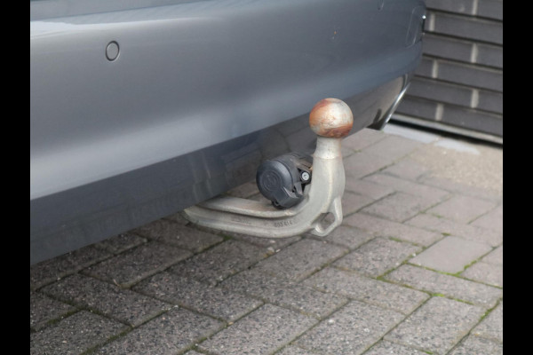 BMW 3 Serie Touring 318i Executive Luxury Line Automaat / Live Cockpit Professional / Trekhaak / Elektrisch Verstelbare Sportstoelen / LED / 18 Inch / Leder / Hifi / Chrome Line / DAB / Parkeersensoren voor+achter