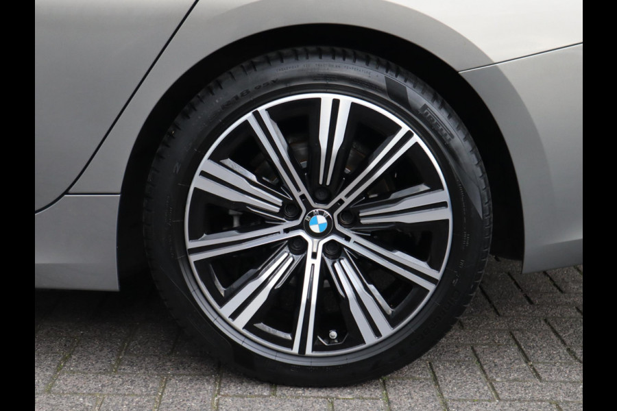 BMW 3 Serie Touring 318i Executive Luxury Line Automaat / Live Cockpit Professional / Trekhaak / Elektrisch Verstelbare Sportstoelen / LED / 18 Inch / Leder / Hifi / Chrome Line / DAB / Parkeersensoren voor+achter