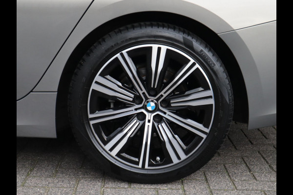 BMW 3 Serie Touring 318i Executive Luxury Line Automaat / Live Cockpit Professional / Trekhaak / Elektrisch Verstelbare Sportstoelen / LED / 18 Inch / Leder / Hifi / Chrome Line / DAB / Parkeersensoren voor+achter