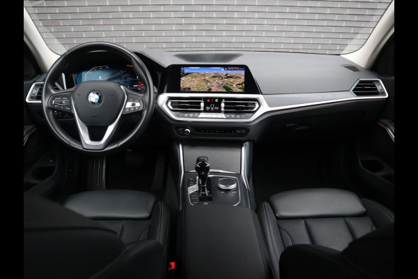 BMW 3 Serie Touring 318i Executive Luxury Line Automaat / Live Cockpit Professional / Trekhaak / Elektrisch Verstelbare Sportstoelen / LED / 18 Inch / Leder / Hifi / Chrome Line / DAB / Parkeersensoren voor+achter