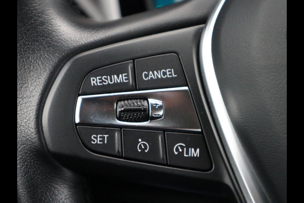 BMW 3 Serie Touring 318i Executive Luxury Line Automaat / Live Cockpit Professional / Trekhaak / Elektrisch Verstelbare Sportstoelen / LED / 18 Inch / Leder / Hifi / Chrome Line / DAB / Parkeersensoren voor+achter