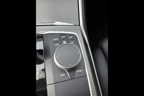 BMW 3 Serie Touring 330e High Executive M Sport Pakket Automaat / Panoramadak / Live Cockpit Professional / Stoelverwarming / Laser Light / 20" / M Performance Pack / Head-Up Display / Shadow Line / Extra Getint Glas