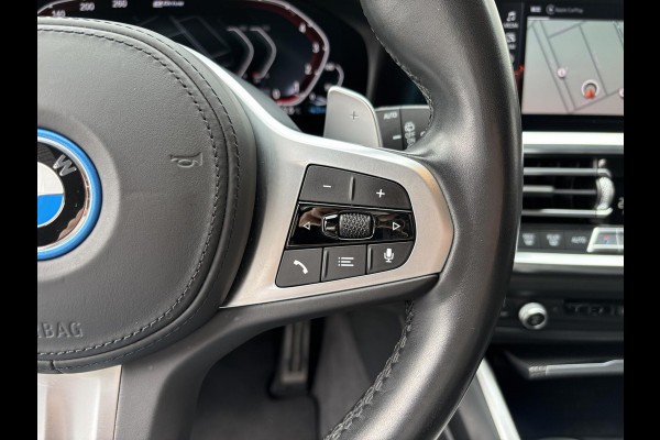 BMW 3 Serie Touring 330e High Executive M Sport Pakket Automaat / Panoramadak / Live Cockpit Professional / Stoelverwarming / Laser Light / 20" / M Performance Pack / Head-Up Display / Shadow Line / Extra Getint Glas