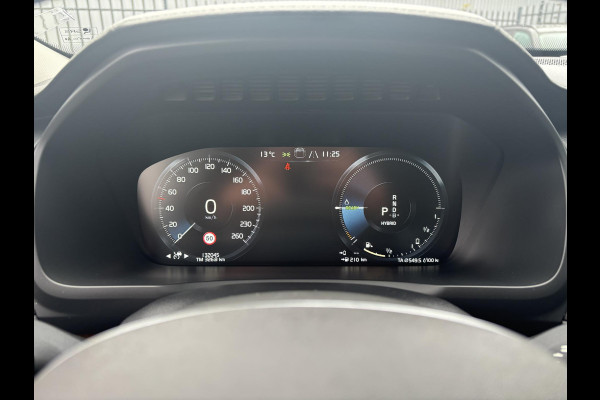 Volvo XC90 2.0 T8 Twin Engine AWD Inscription Automaat / 7 Persoons / Panoramadak / Harman Kardon / Comfortstoelen / Trekhaak / 20 Inch / Stoelverwarming / Achteruitrijcamera / LED / Elektrisch Verstelbare Stoelen