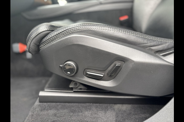 Volvo XC90 2.0 T8 Twin Engine AWD Inscription Automaat / 7 Persoons / Panoramadak / Harman Kardon / Comfortstoelen / Trekhaak / 20 Inch / Stoelverwarming / Achteruitrijcamera / LED / Elektrisch Verstelbare Stoelen