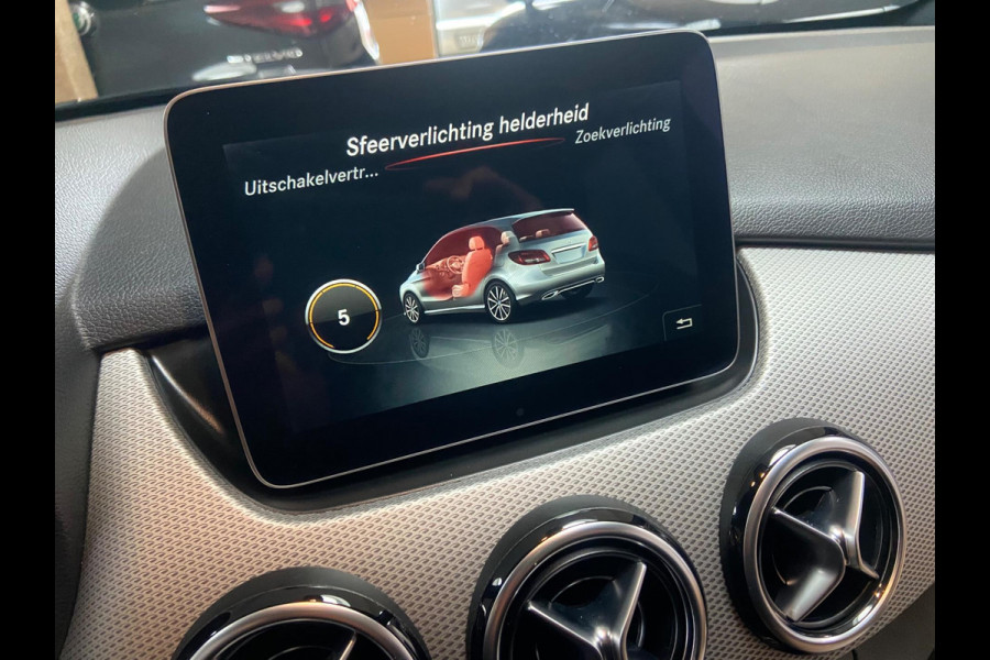 Mercedes-Benz B-Klasse 180 AUT7/SPORTSEATS/LEDER/KEYLESS/NAVI/PDC